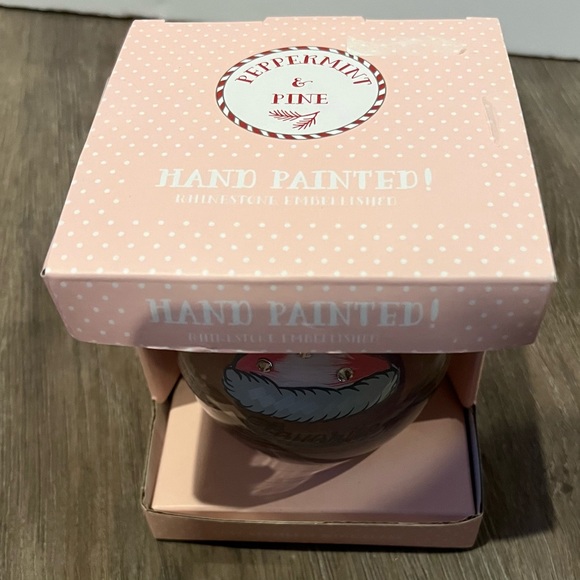 Beautiful Hand Painted “Santa’s Favorite” Stemless Wine Glass- NWT - Picture 3 of 3